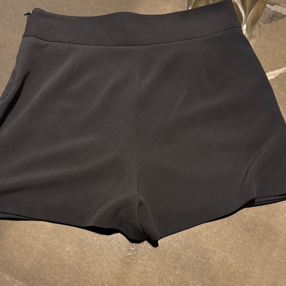 Zara Women's Elegant Black Skorts - Picture 5 of 6